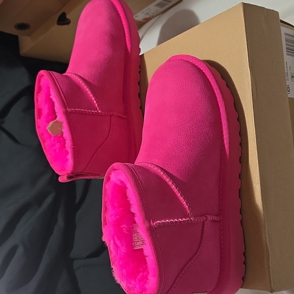 UGG Rare Color - Picture 4 of 6